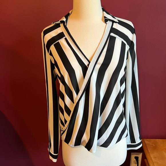 Love 21 black and white striped surplus blouse sz XS NWOT - Picture 1 of 8